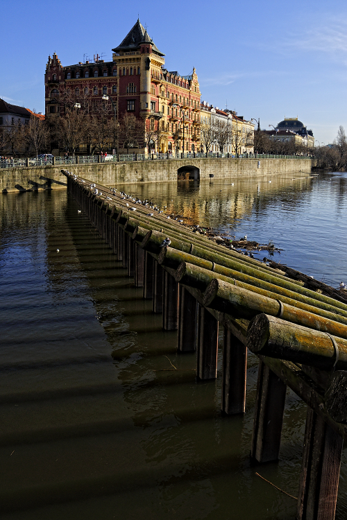 Rasinovovo nábřeží